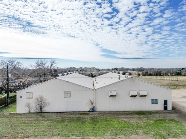 Listing Image #2 - Industrial for sale at 2309 N Preston Street, Ennis TX 75119