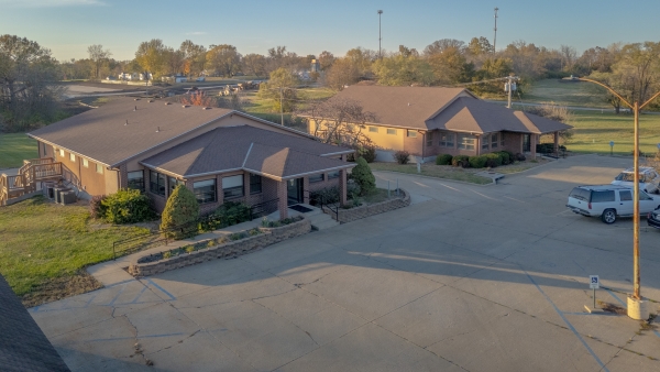 Listing Image #1 - Office for sale at 1006 & 1010 N Jesse James Road, Excelsior Springs MO 64024