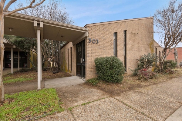 Listing Image #1 - Industrial for sale at 303 N Ridgeway Drive, Cleburne TX 76033