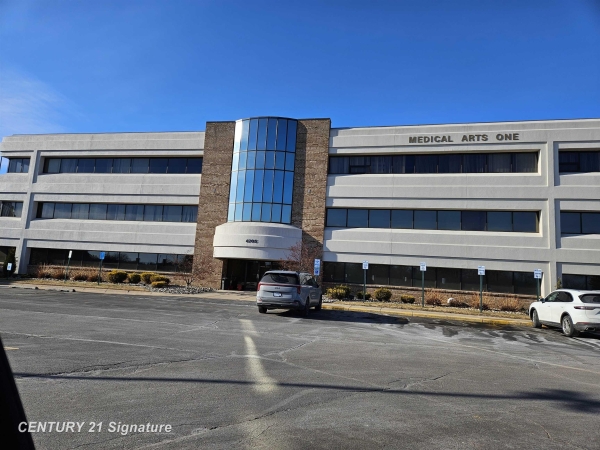 Listing Image #1 - Office for sale at 4705 Towne Center, Suite 304, Saginaw MI 48604