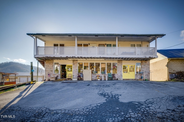 Listing Image #1 - Retail for sale at 3915 Unicoi Drive, Unicoi TN 37692
