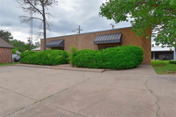 Listing Image #1 - Office for sale at 607 SW E Avenue, Lawton OK 73501