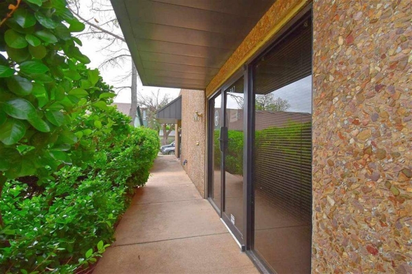 Listing Image #3 - Office for sale at 607 SW E Avenue, Lawton OK 73501