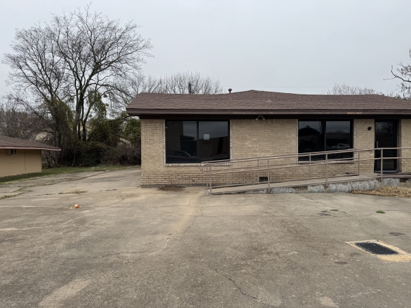 Listing Image #1 - Office for sale at 503 Lipscomb, Bonham TX 75418