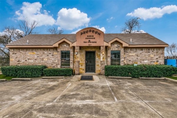 Listing Image #1 - Retail for sale at 3811 S Lancaster Road, Dallas TX 75216