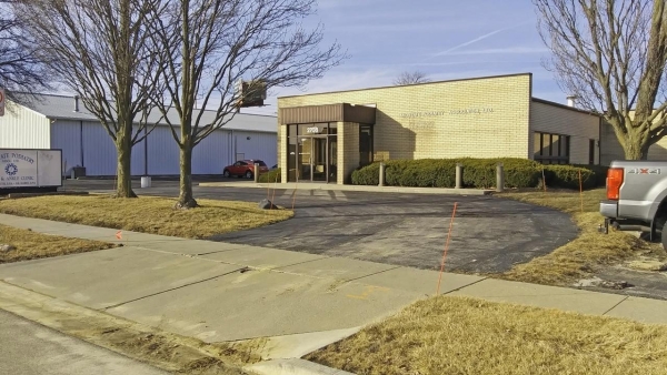 Listing Image #1 - Retail for sale at 2708 McGraw Drive, Bloomington IL 61704
