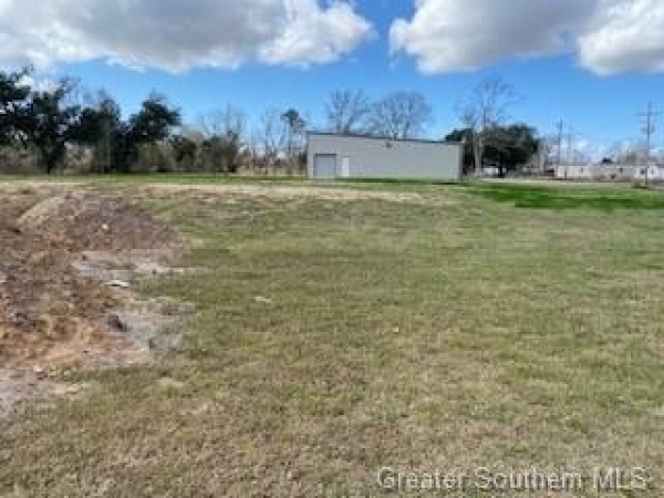 Listing Image #2 - Others for sale at 526 E Hebert Road, Lake Charles LA 70607