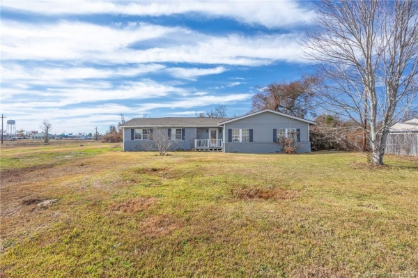 Listing Image #1 - Others for sale at 201 Armistead Lane, Lake Charles LA 70611