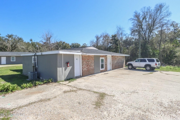 Listing Image #3 - Multi-family for sale at 2520 Hewes Avenue, Gulfport MS 39507