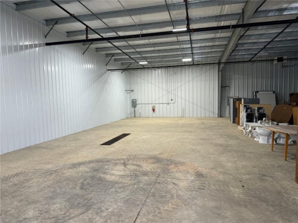 Listing Image #2 - Others for sale at 326 44th Street 400, Marion IA 52302