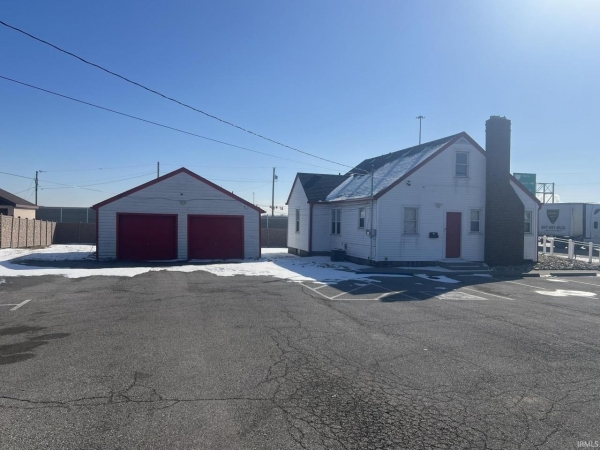 Listing Image #3 - Office for sale at 6250 Rockville Road, Indianapolis IN 46214