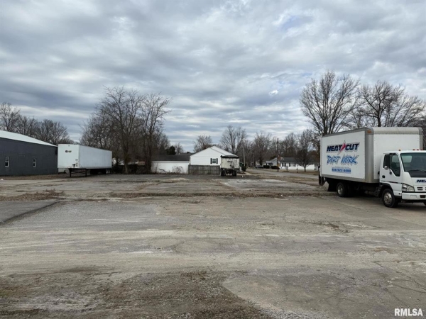 Listing Image #2 - Others for sale at 1200 S Court Street, Marion IL 62959