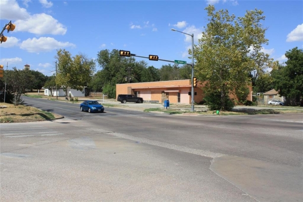 Listing Image #2 - Retail for sale at 1901 N 25th Street, Waco TX 76707