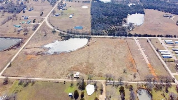 Listing Image #2 - Land for sale at 439 Maiden Lane, Henryetta OK 74437