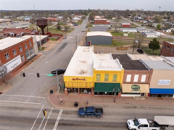 Listing Image #2 - Retail for sale at 101 S Main Street, Bristow OK 74010