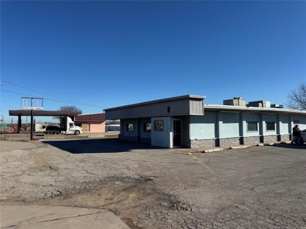 Listing Image #1 - Retail for sale at 721 W 7th Street, Stroud OK 74079