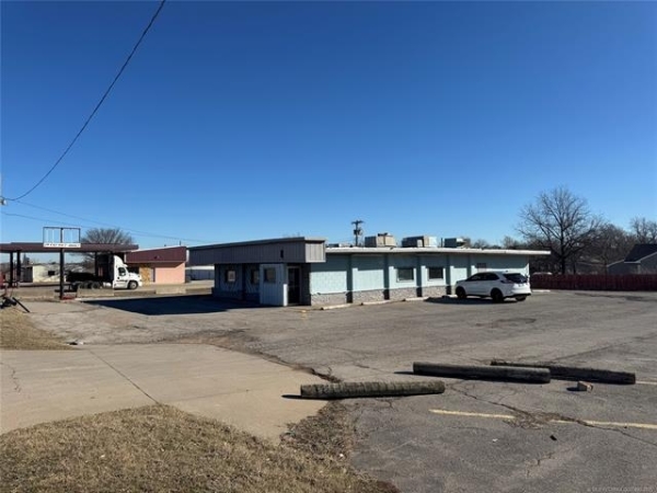 Listing Image #2 - Retail for sale at 721 W 7th Street, Stroud OK 74079