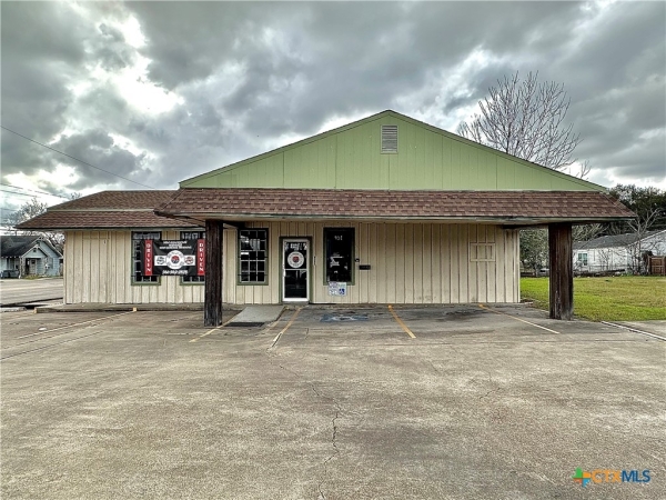 Listing Image #1 - Others for sale at 901 N Ben Jordan Street, Victoria TX 77901
