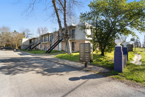 Listing Image #1 - Multi-family for sale at 222 W Gilmer St, Big Sandy TX 75755