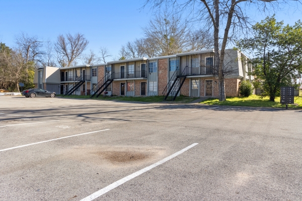 Listing Image #2 - Multi-family for sale at 222 W Gilmer St, Big Sandy TX 75755