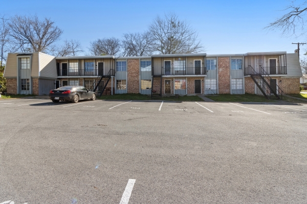 Listing Image #3 - Multi-family for sale at 222 W Gilmer St, Big Sandy TX 75755