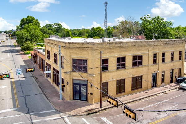 Listing Image #1 - Others for sale at 102 N Gordon Street, Alvin TX 77511