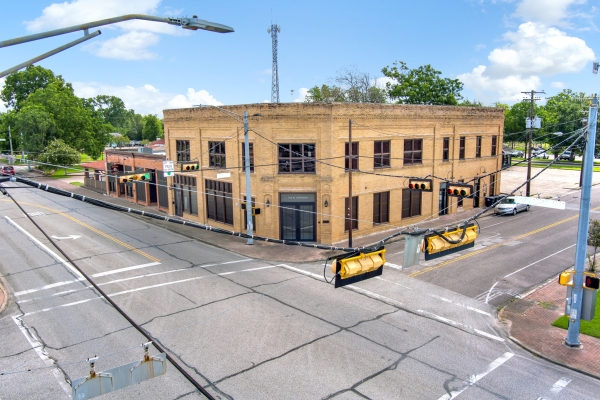 Listing Image #2 - Others for sale at 102 N Gordon Street, Alvin TX 77511