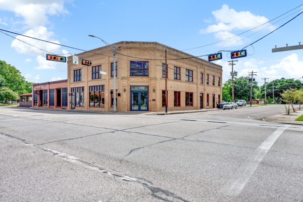 Listing Image #3 - Others for sale at 102 N Gordon Street, Alvin TX 77511