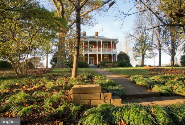 Listing Image #3 - Bed Breakfast for sale at 294 Freshwater Cove Ln, Lovingston VA 22949