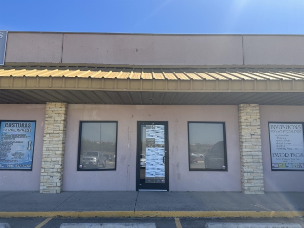 Listing Image #1 - Retail for sale at 401 Shiloh Dr, Laredo TX 78045