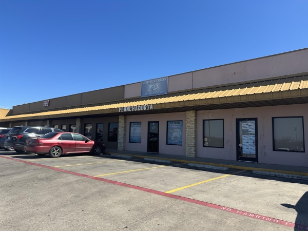 Listing Image #2 - Retail for sale at 401 Shiloh Dr, Laredo TX 78045