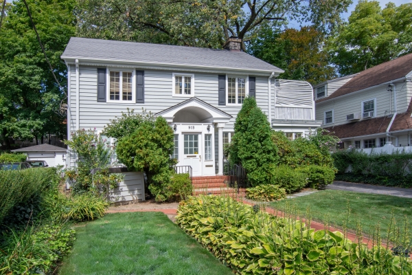 Listing Image #1 - Office for sale at 915 Palmer Palmer Road, Bronxville NY 10708