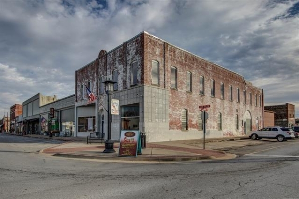 Listing Image #2 - Retail for sale at 306 Don Tyler Street, Dewey OK 74029