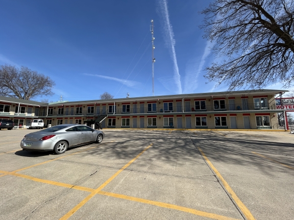 Listing Image #1 - Hotel for sale at 1015 E. Lakeshore Drive, Storm Lake IA 50588