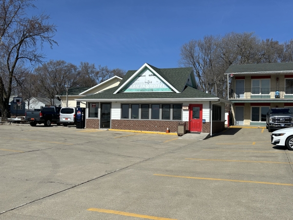 Listing Image #3 - Hotel for sale at 1015 E. Lakeshore Drive, Storm Lake IA 50588