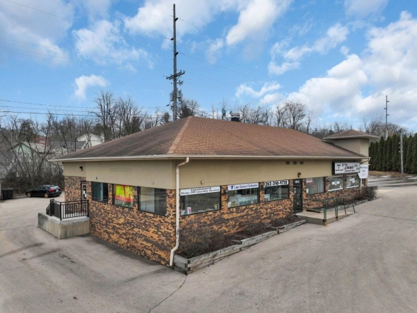 Listing Image #2 - Retail for sale at 131 Wells St, Lake Geneva WI 53147