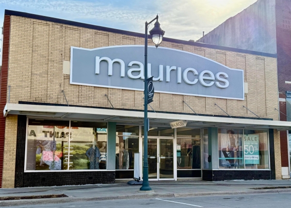Listing Image #1 - Retail for sale at 17 North Frederick Ave, Oelwein IA 50662