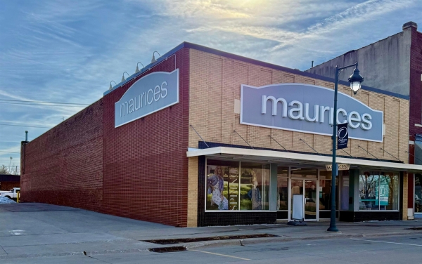 Listing Image #2 - Retail for sale at 17 North Frederick Ave, Oelwein IA 50662