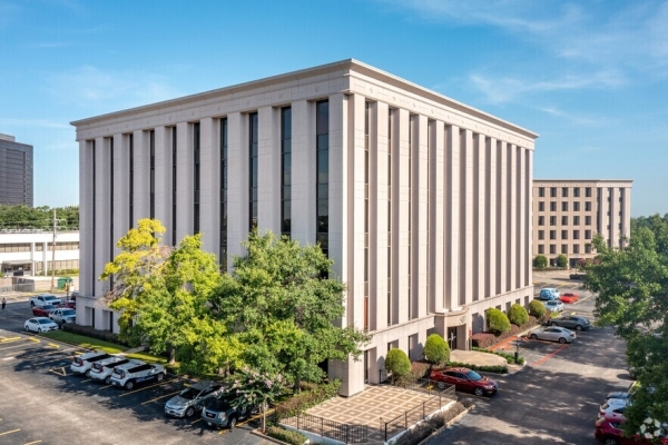 Listing Image #2 - Office for sale at 519 N Sam Houston Parkway E, Houston TX 77060