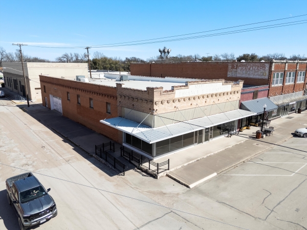 Listing Image #2 - Retail for sale at 201 Elm St, Hillsboro TX 76645