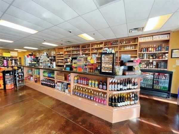 Listing Image #1 - Others for sale at 3040 S Muskogee Avenue 102, Tahlequah OK 74464