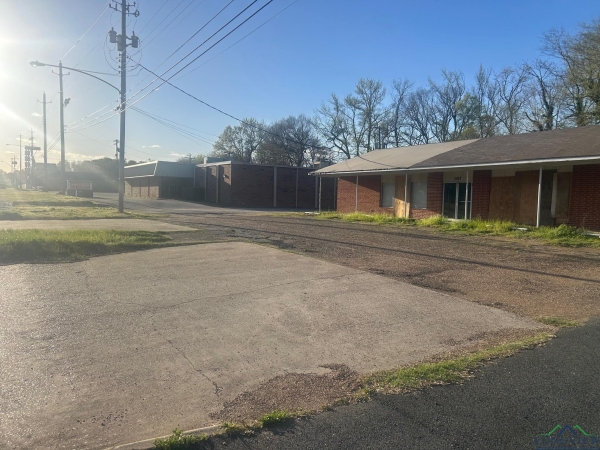 Listing Image #3 - Others for sale at 307 E Pinecrest, Marshall TX 75670
