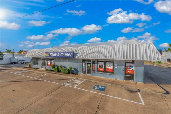 Listing Image #1 - Retail for sale at 1300 South Texas Avenue, Bryan TX 77803
