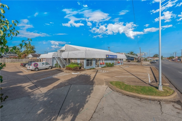 Listing Image #2 - Retail for sale at 1300 South Texas Avenue, Bryan TX 77803