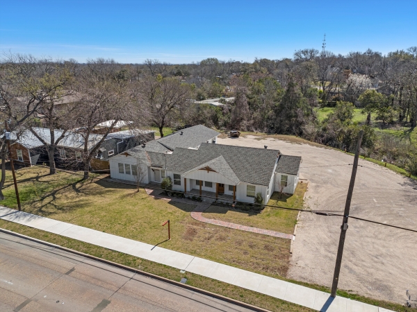 Listing Image #2 - Office for sale at 3320 W Waco Dr, Waco TX 76710