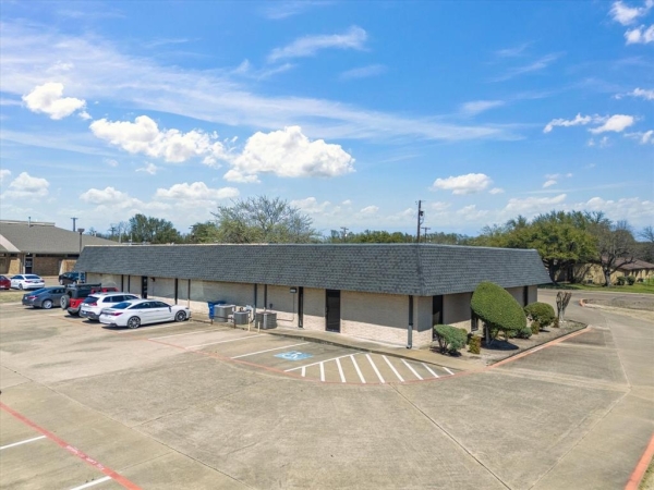 Listing Image #2 - Office for sale at 611 S Clay Street, Ennis TX 75119