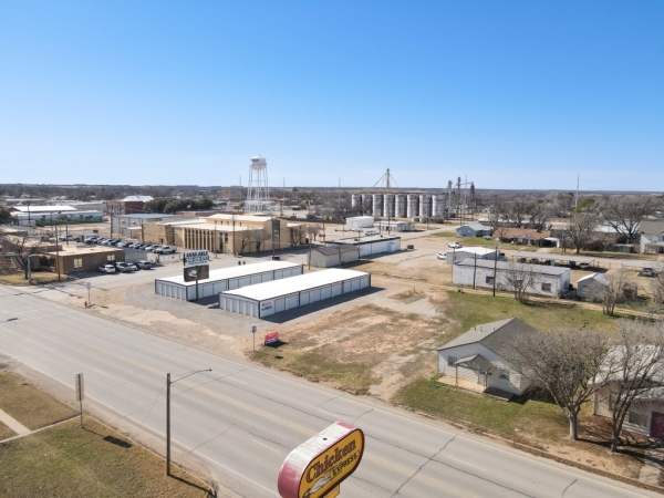 Listing Image #1 - Storage for sale at 501 N Main St, Seymour TX 76380