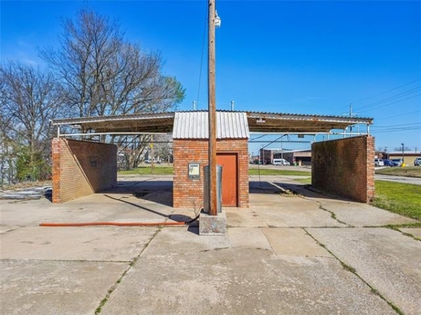 Listing Image #1 - Others for sale at 202 N 5th Street, Okemah OK 74859