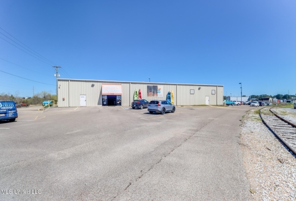 Listing Image #2 - Retail for sale at 15240 Creosote Road, Gulfport MS 39503