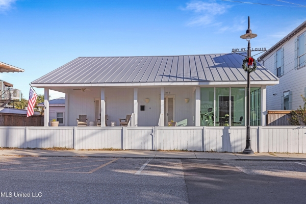 Listing Image #1 - Others for sale at 109 Court Street, Bay Saint Louis MS 39520